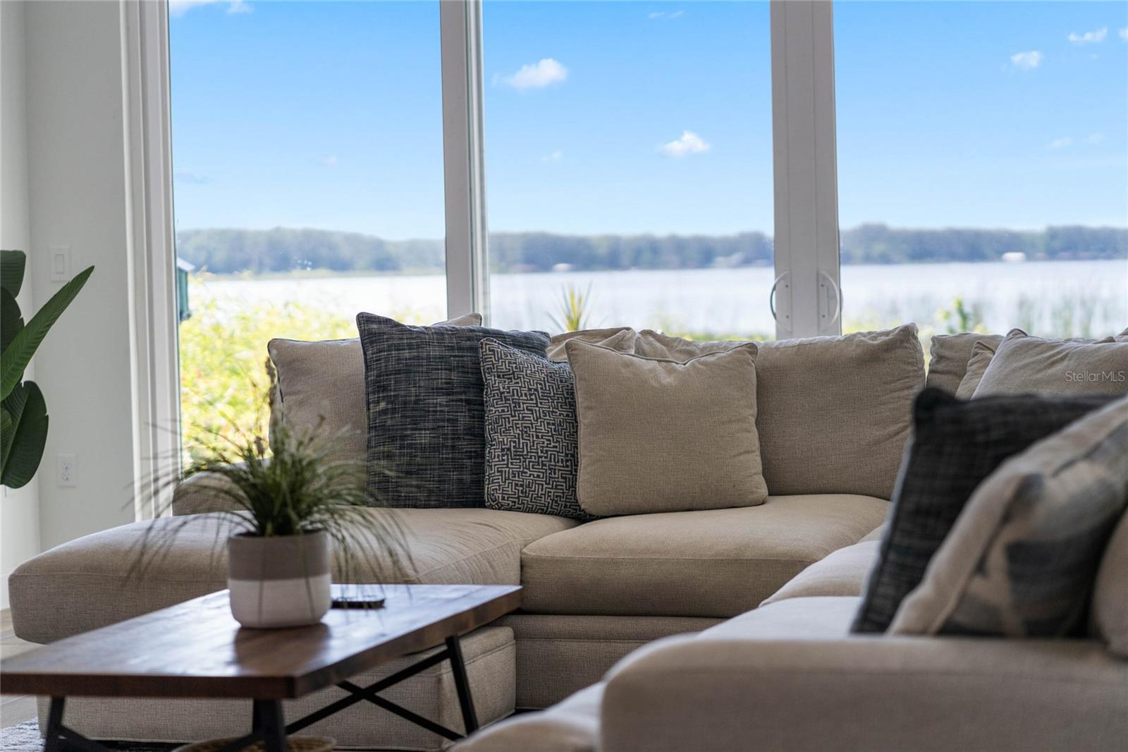 LAKE MARY JANE SHORES - Residential