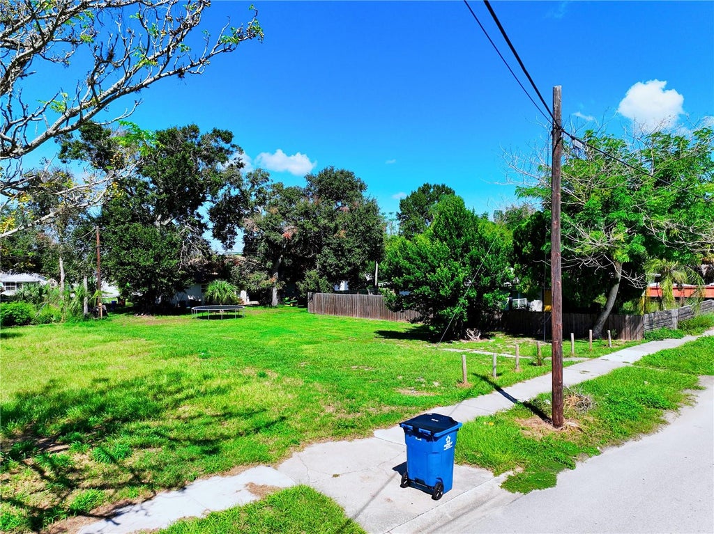 Photo of 307 E Street, Lake Wales, FL 33853 (MLS # A4707443)