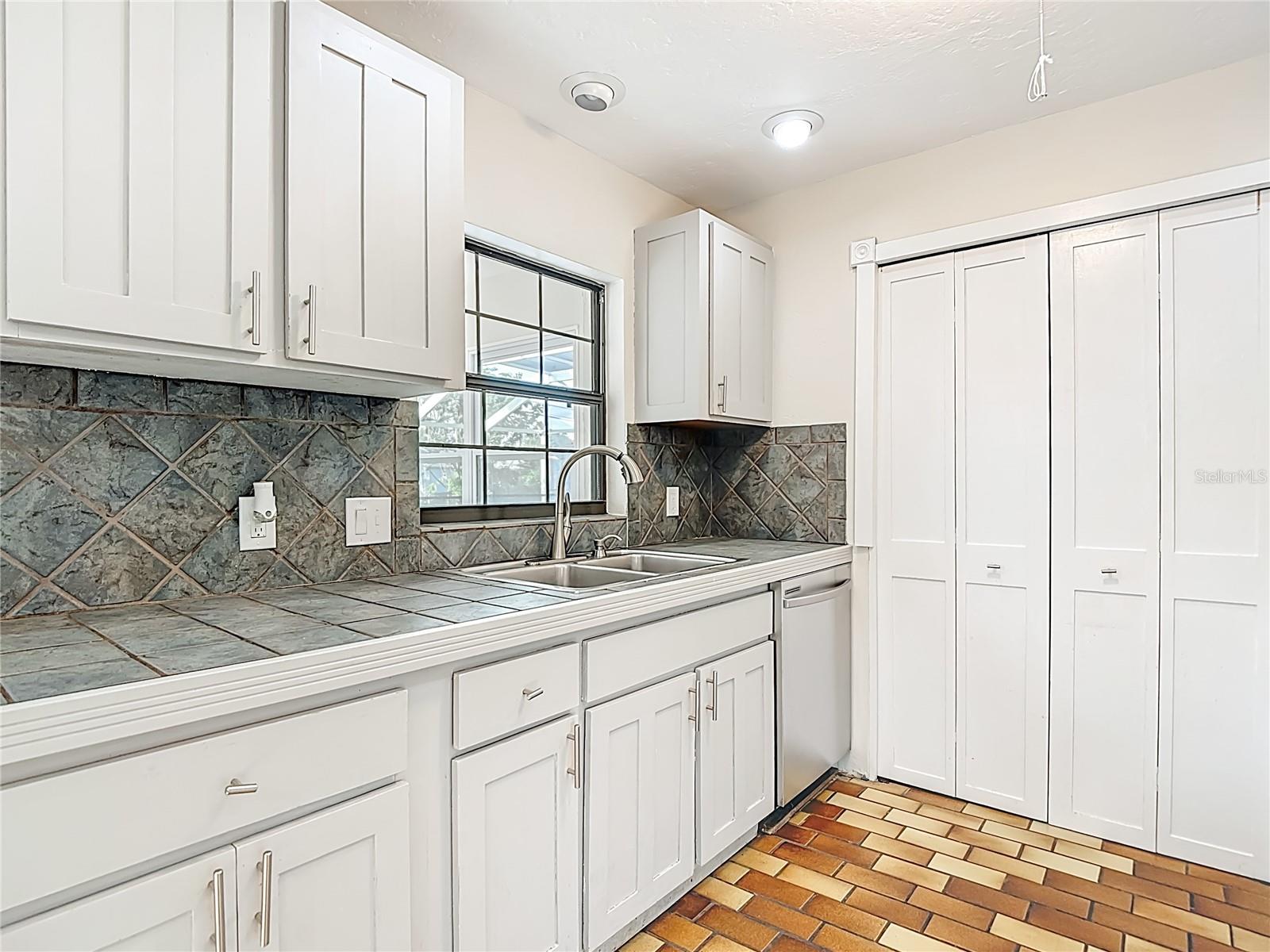 SAN CARLOS PARK SW ADD - Residential