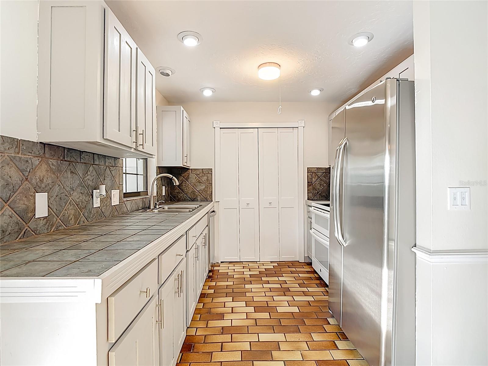 SAN CARLOS PARK SW ADD - Residential