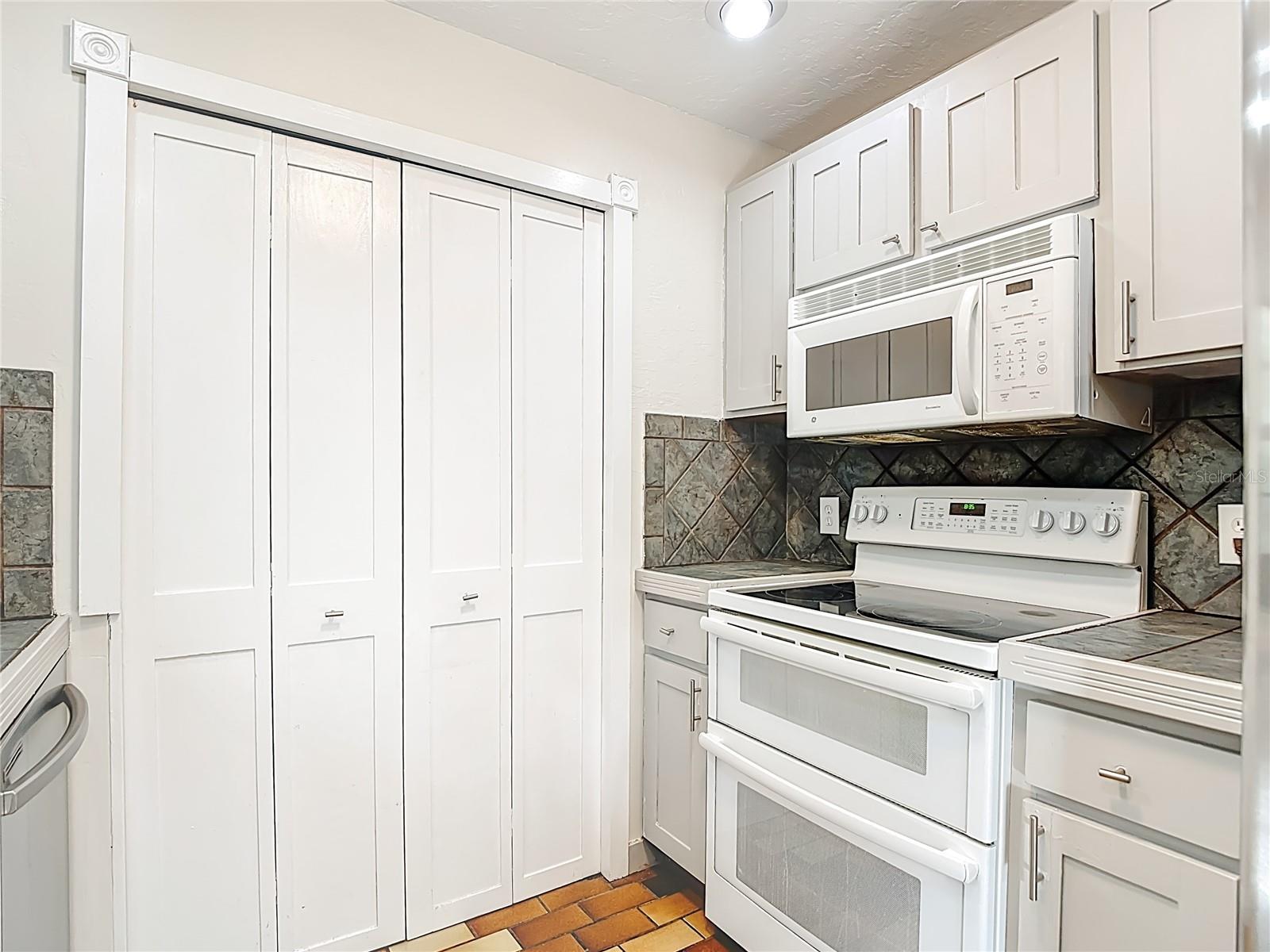 SAN CARLOS PARK SW ADD - Residential