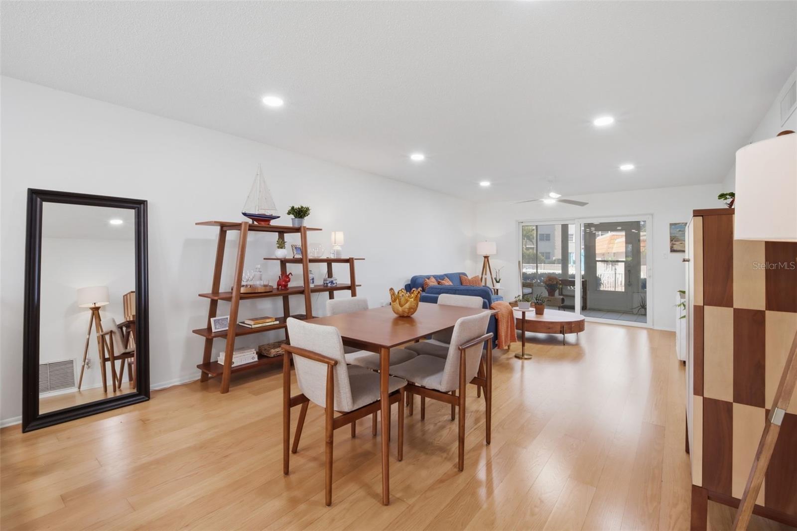 RIVER OAKS APTS SEC A - Residential