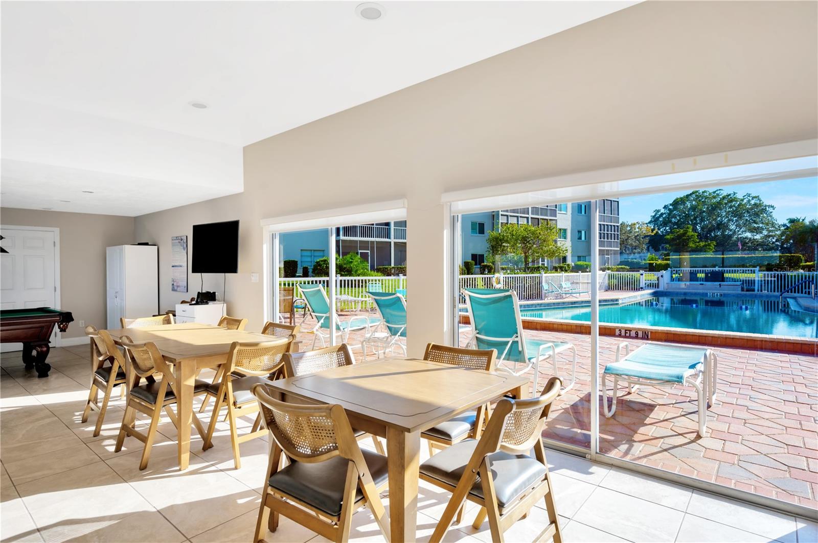 RIVER OAKS APTS SEC A - Residential