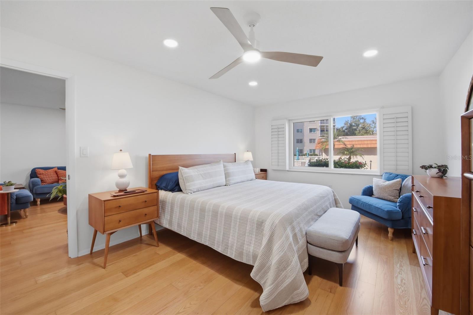 RIVER OAKS APTS SEC A - Residential