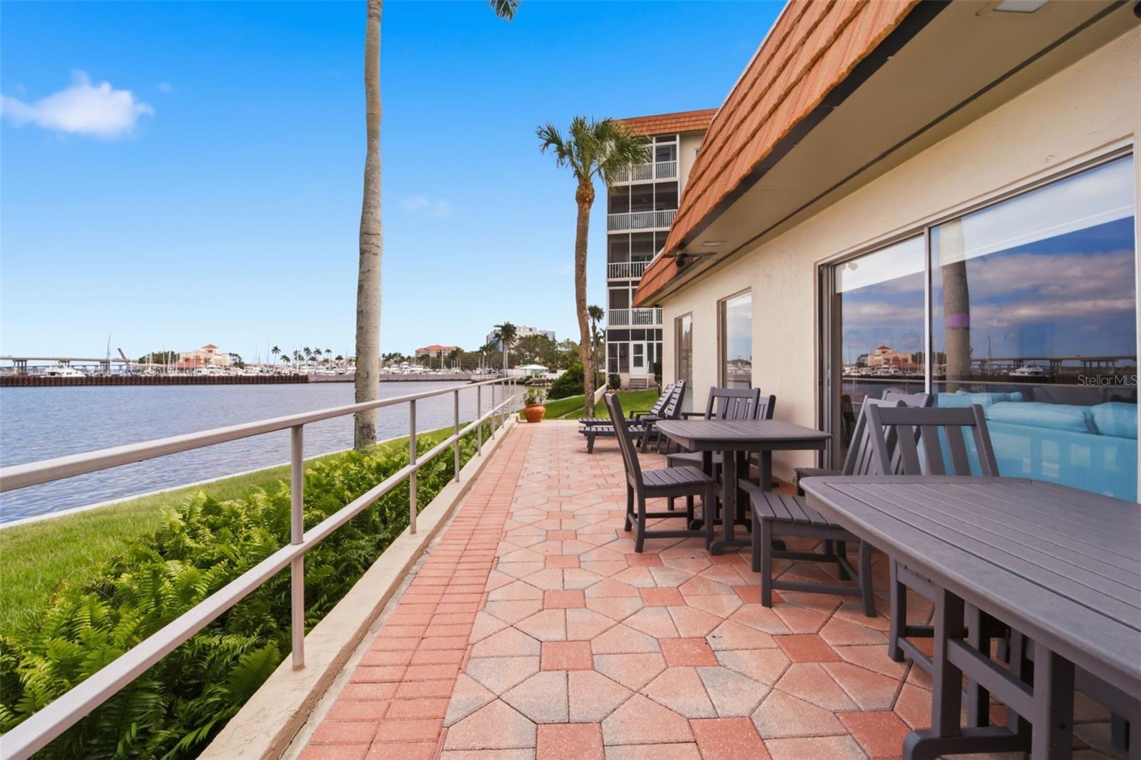 RIVER OAKS APTS SEC A - Residential