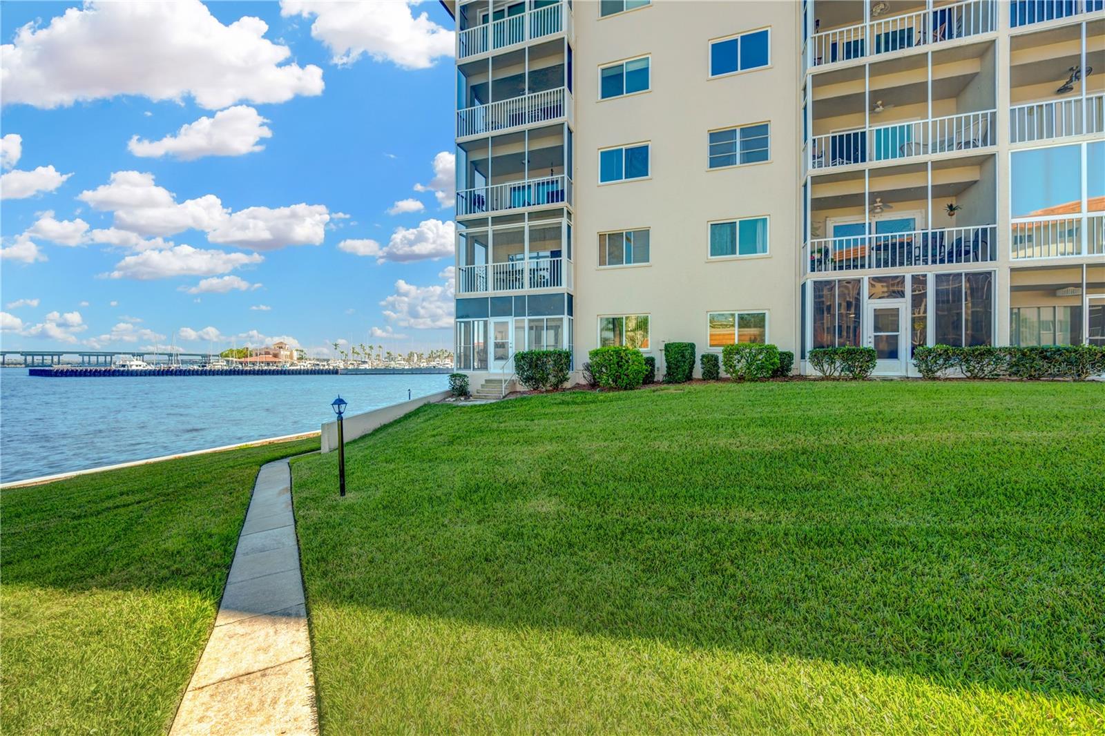 RIVER OAKS APTS SEC A - Residential