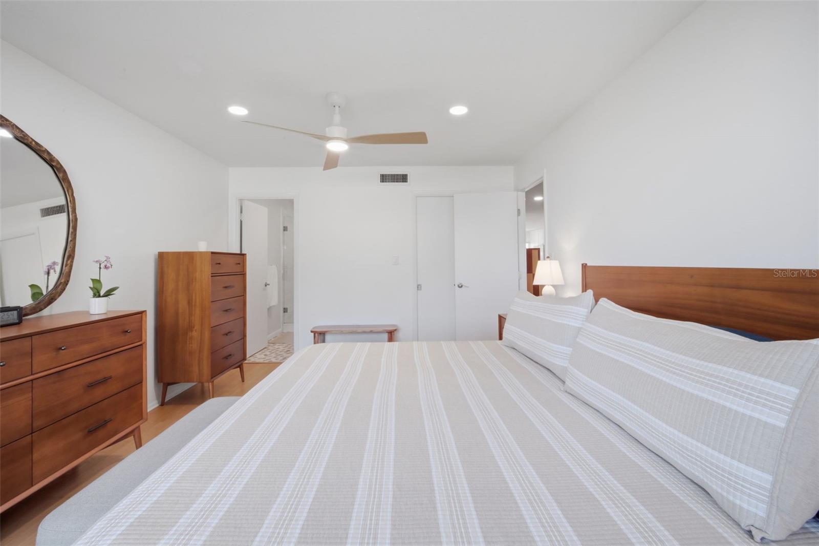 RIVER OAKS APTS SEC A - Residential