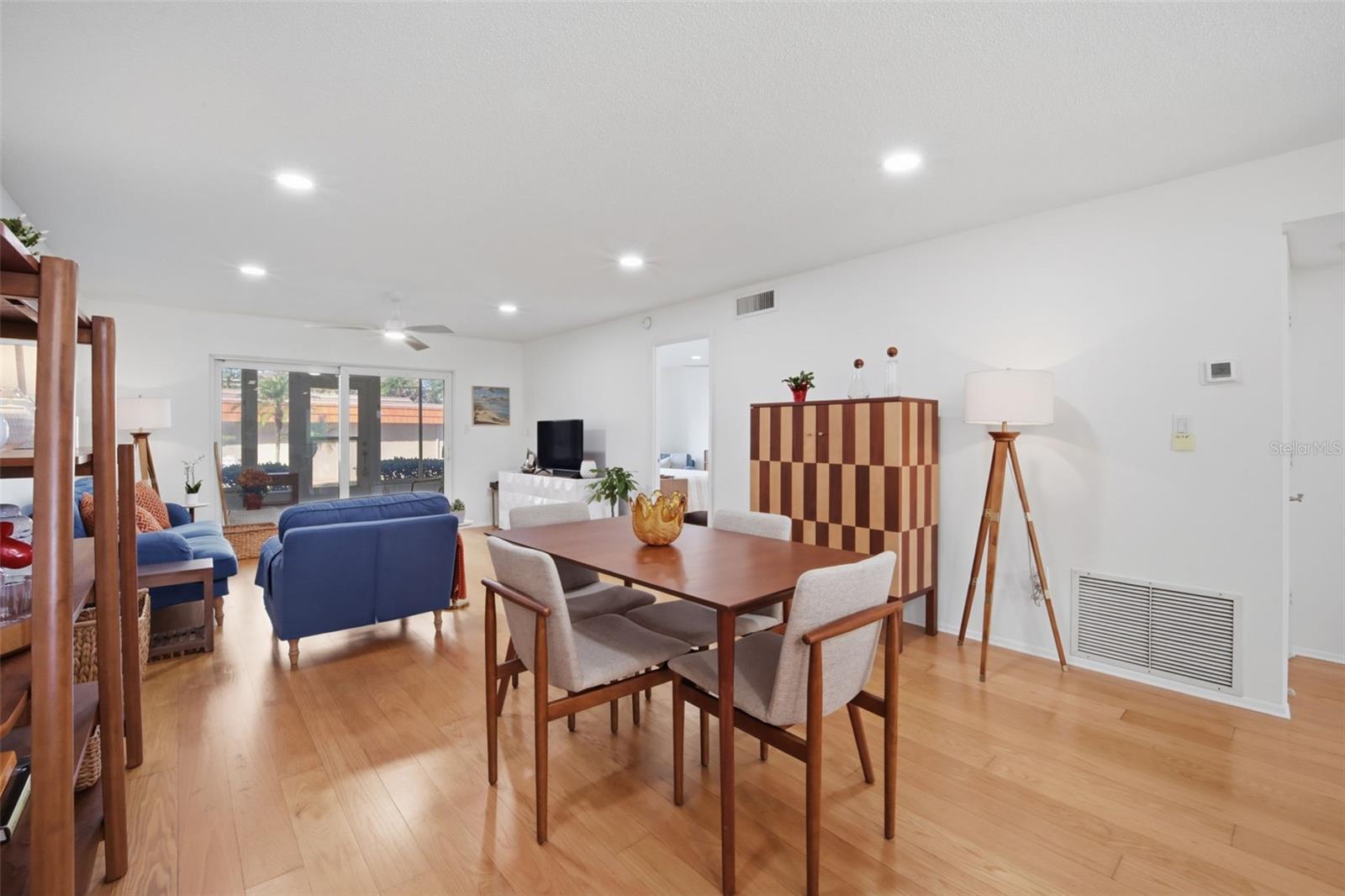 RIVER OAKS APTS SEC A - Residential