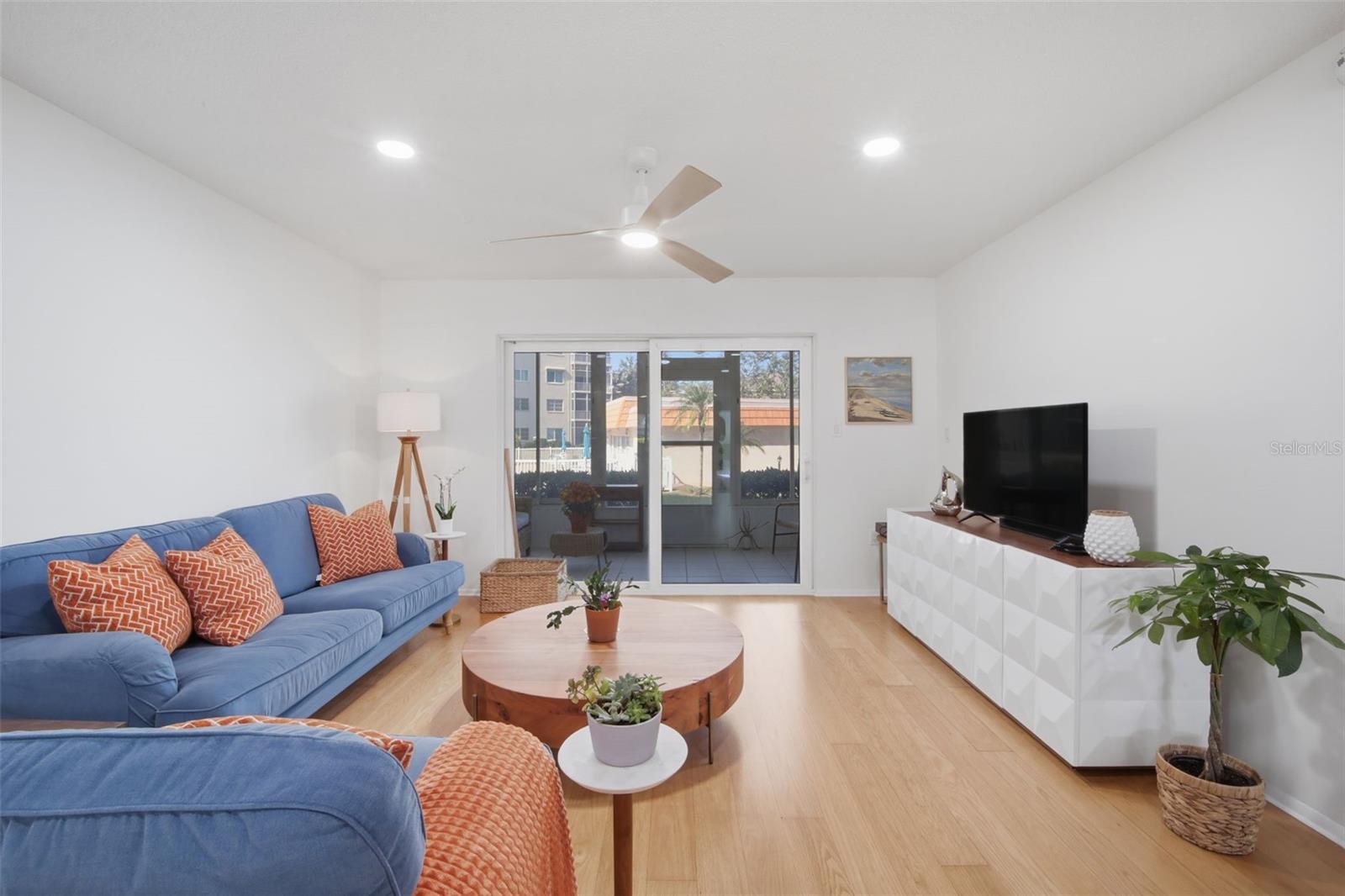 RIVER OAKS APTS SEC A - Residential