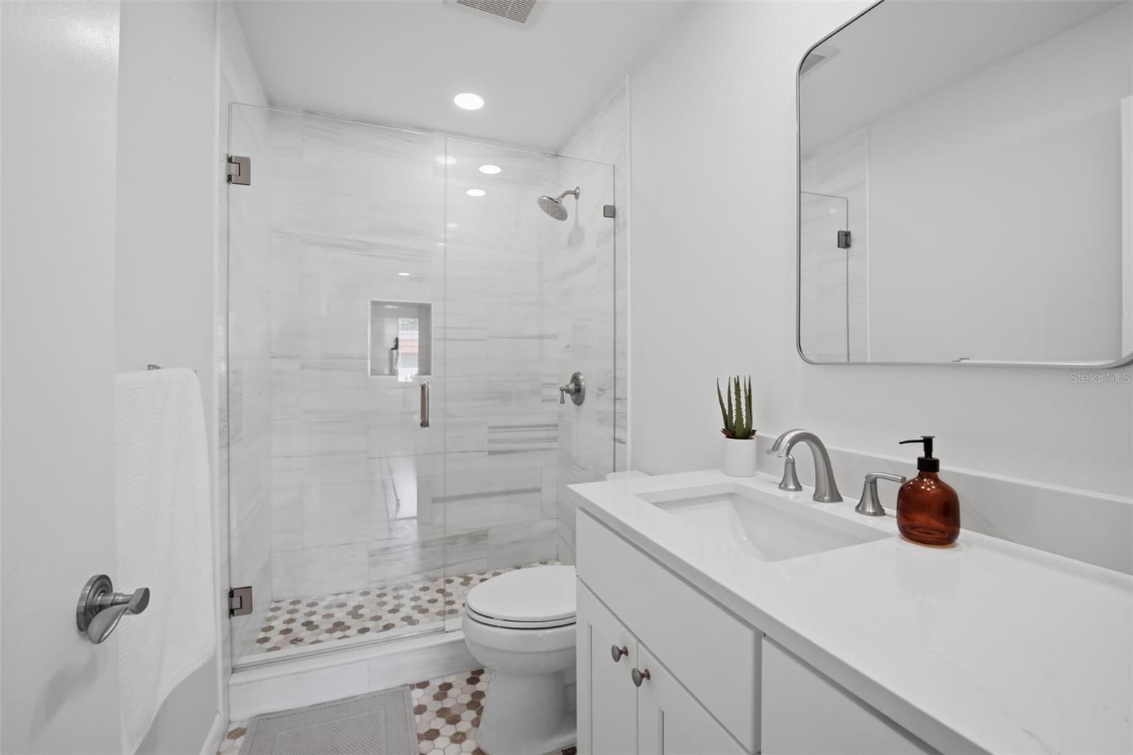 RIVER OAKS APTS SEC A - Residential