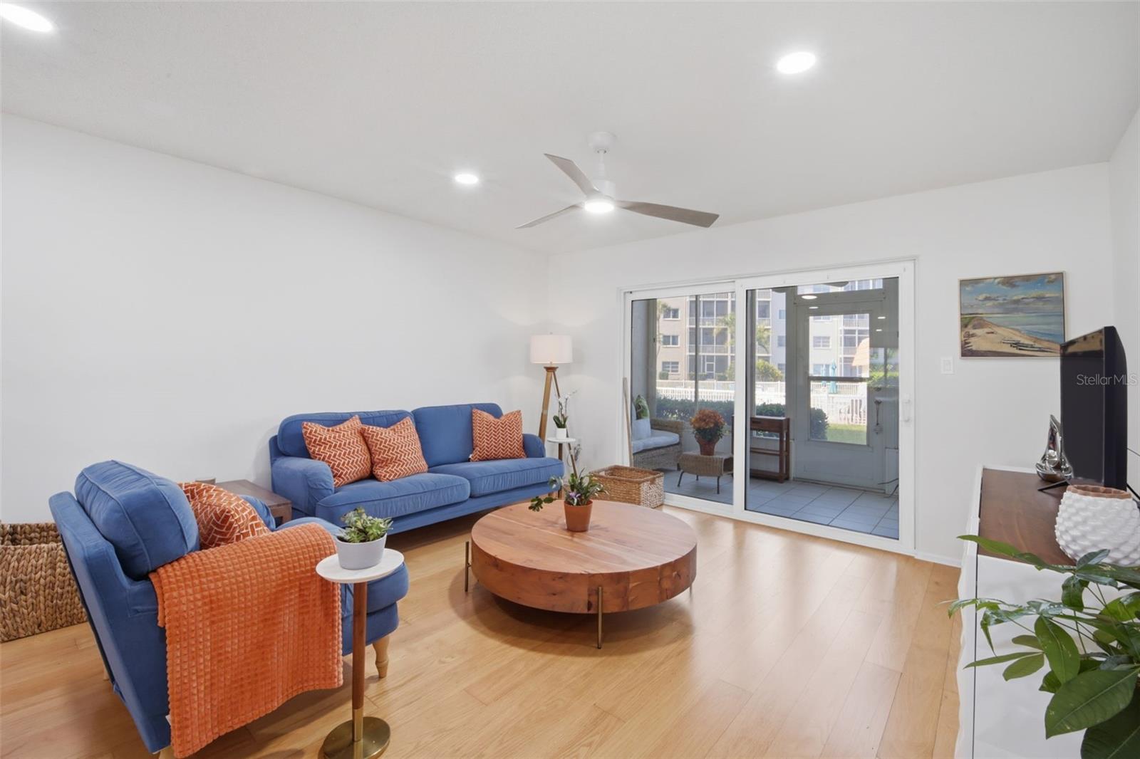 RIVER OAKS APTS SEC A - Residential