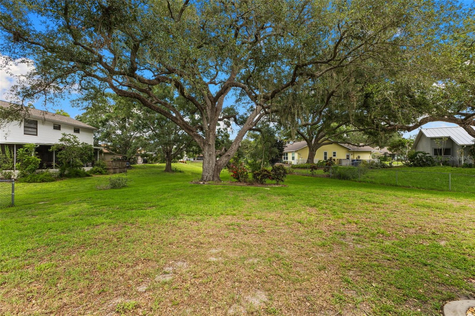COLONIAL OAKS - Residential