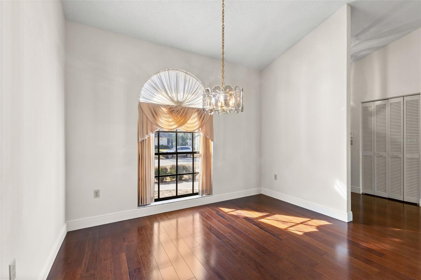 COLONIAL OAKS - Residential