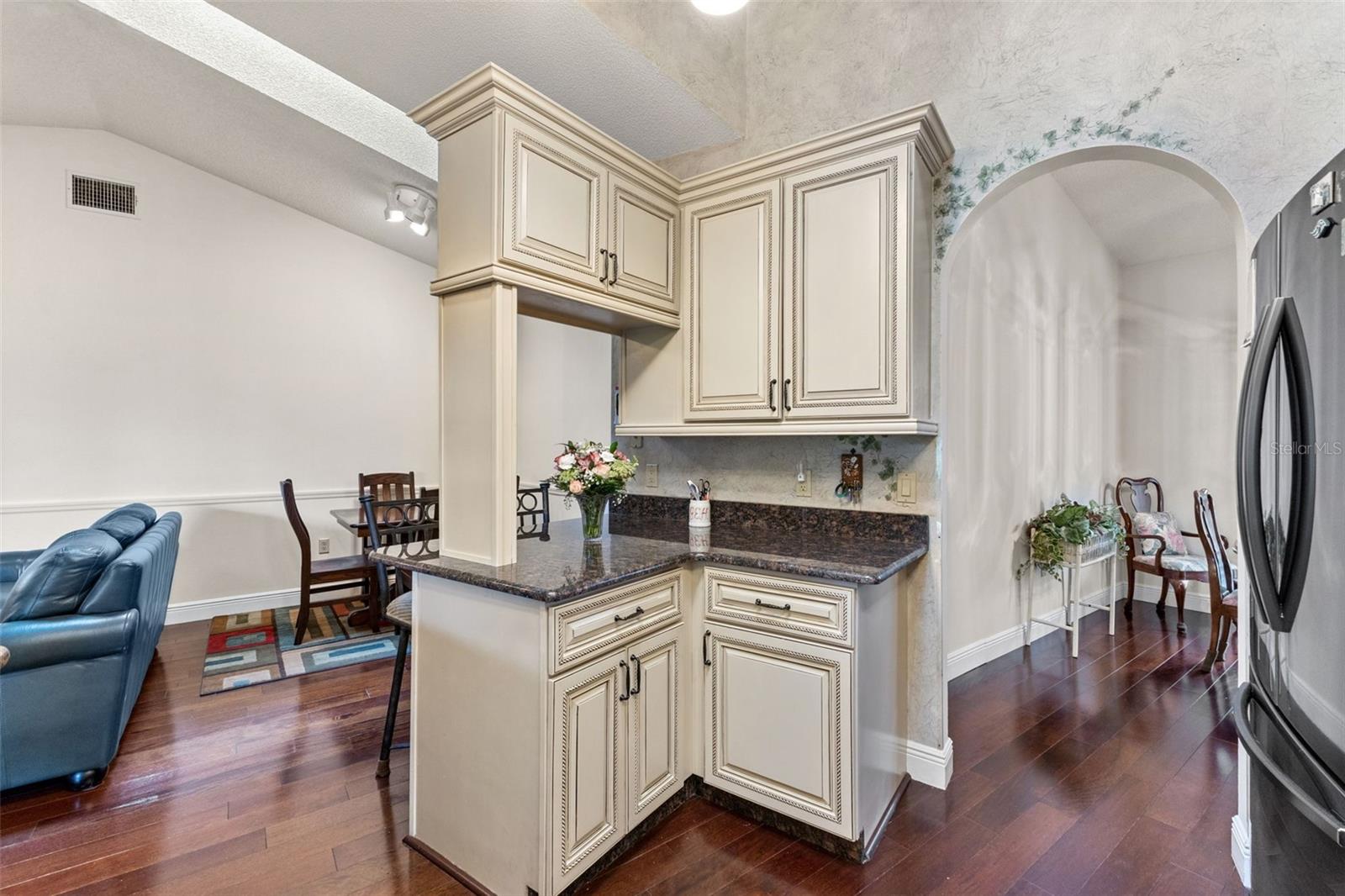 2559 WOOD OAK DRIVE