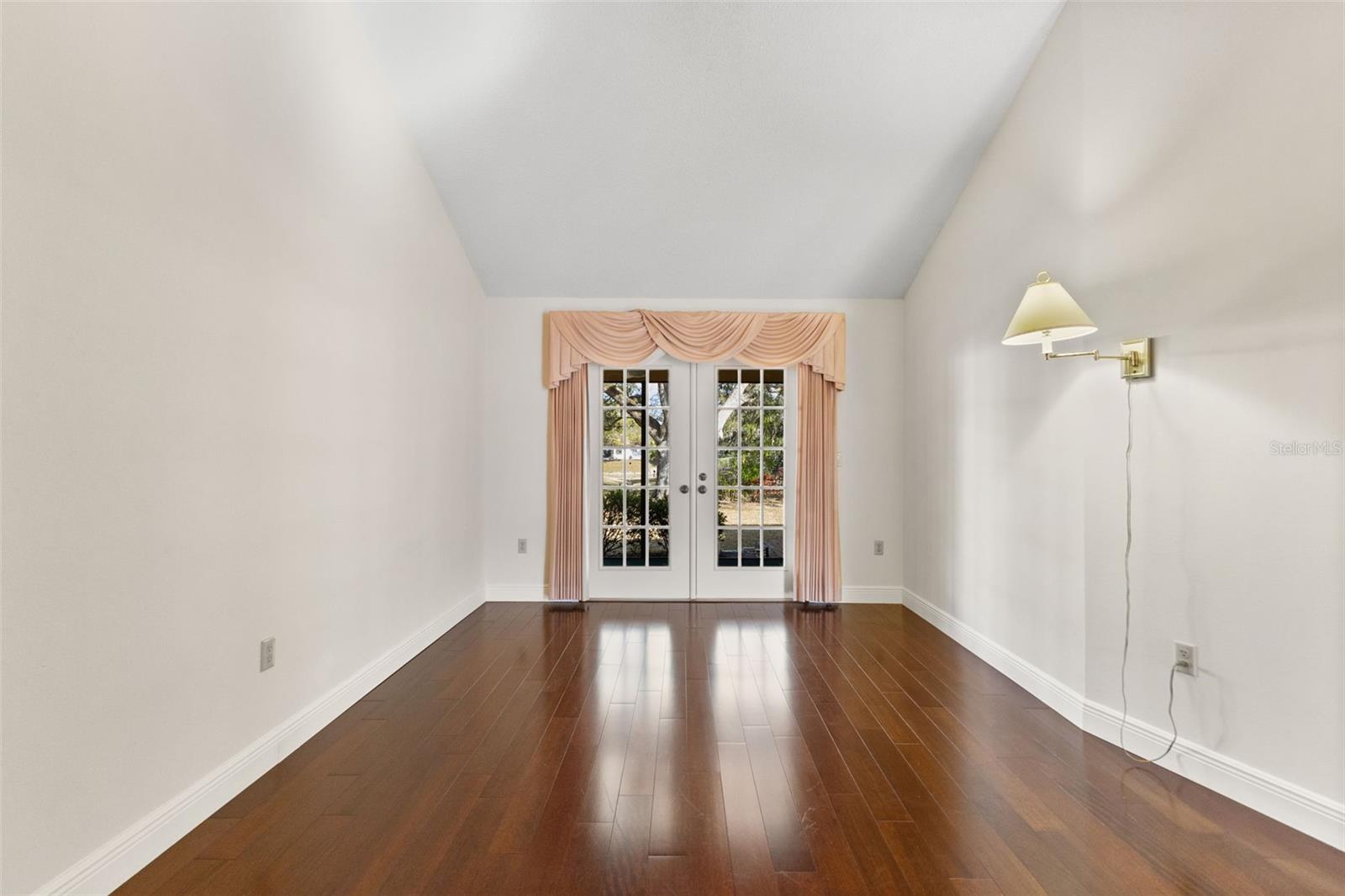 COLONIAL OAKS - Residential