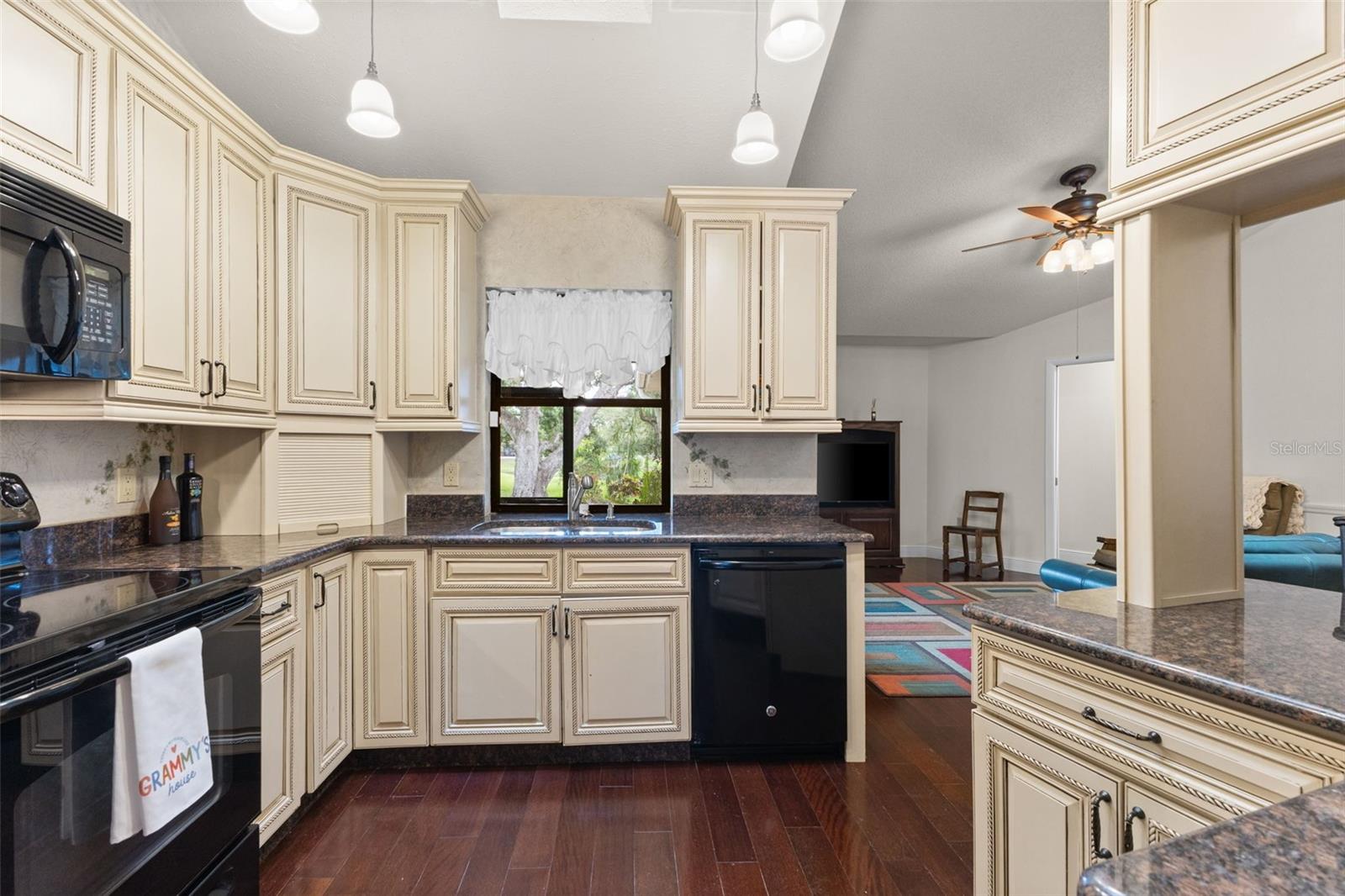 COLONIAL OAKS - Residential