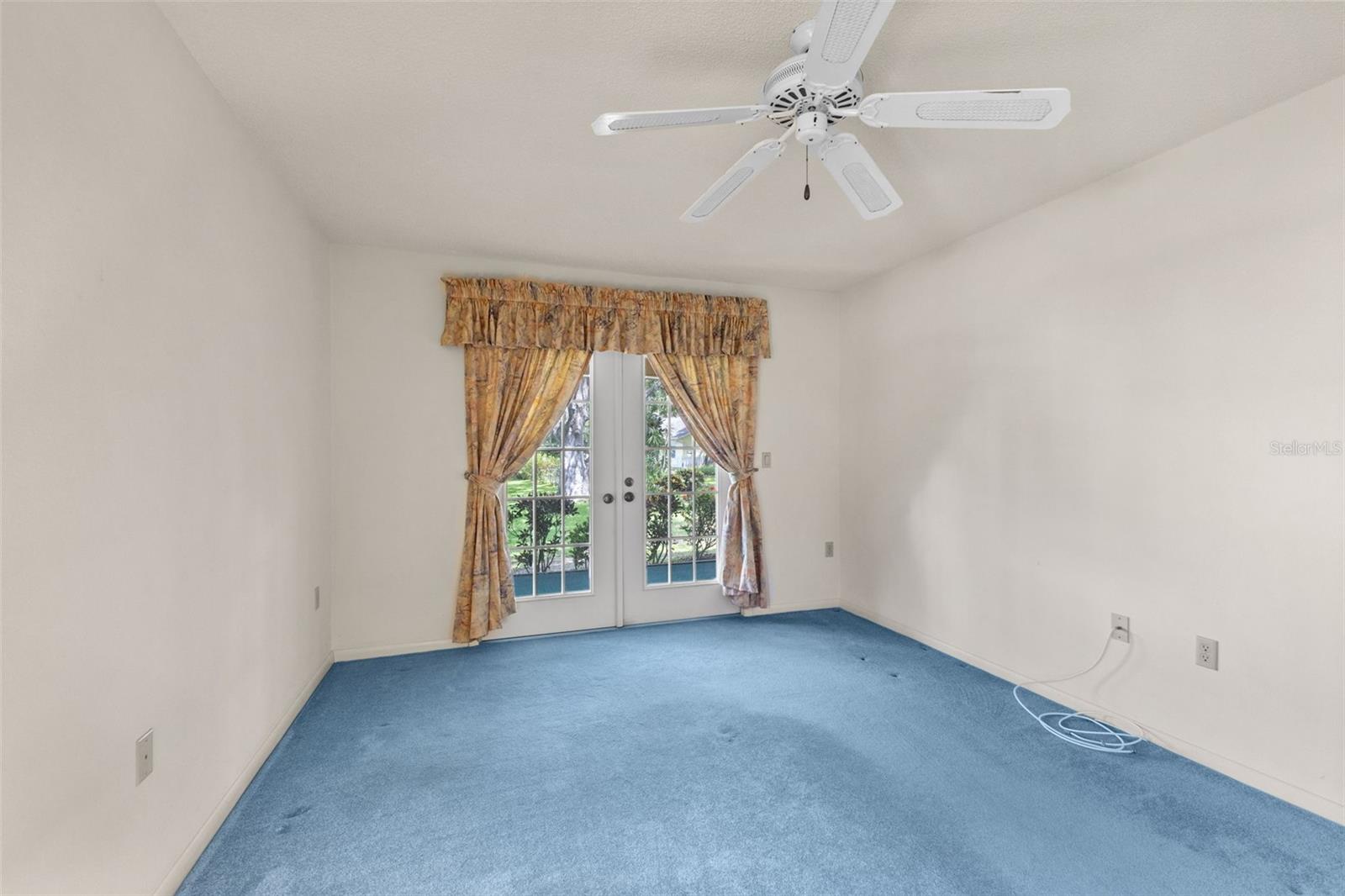 COLONIAL OAKS - Residential