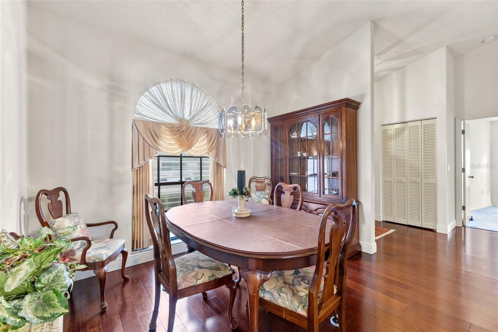 COLONIAL OAKS - Residential