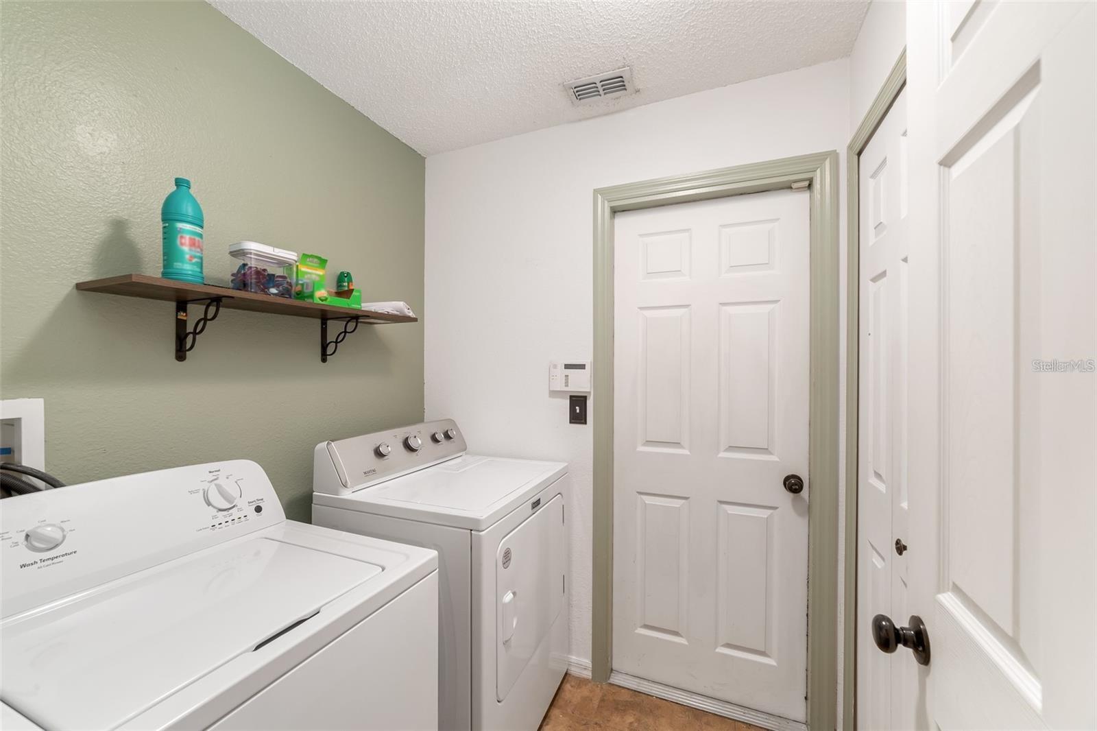 LEESBURG VILLAGE AT LAKE POINT LT 66 PH 05 - Residential