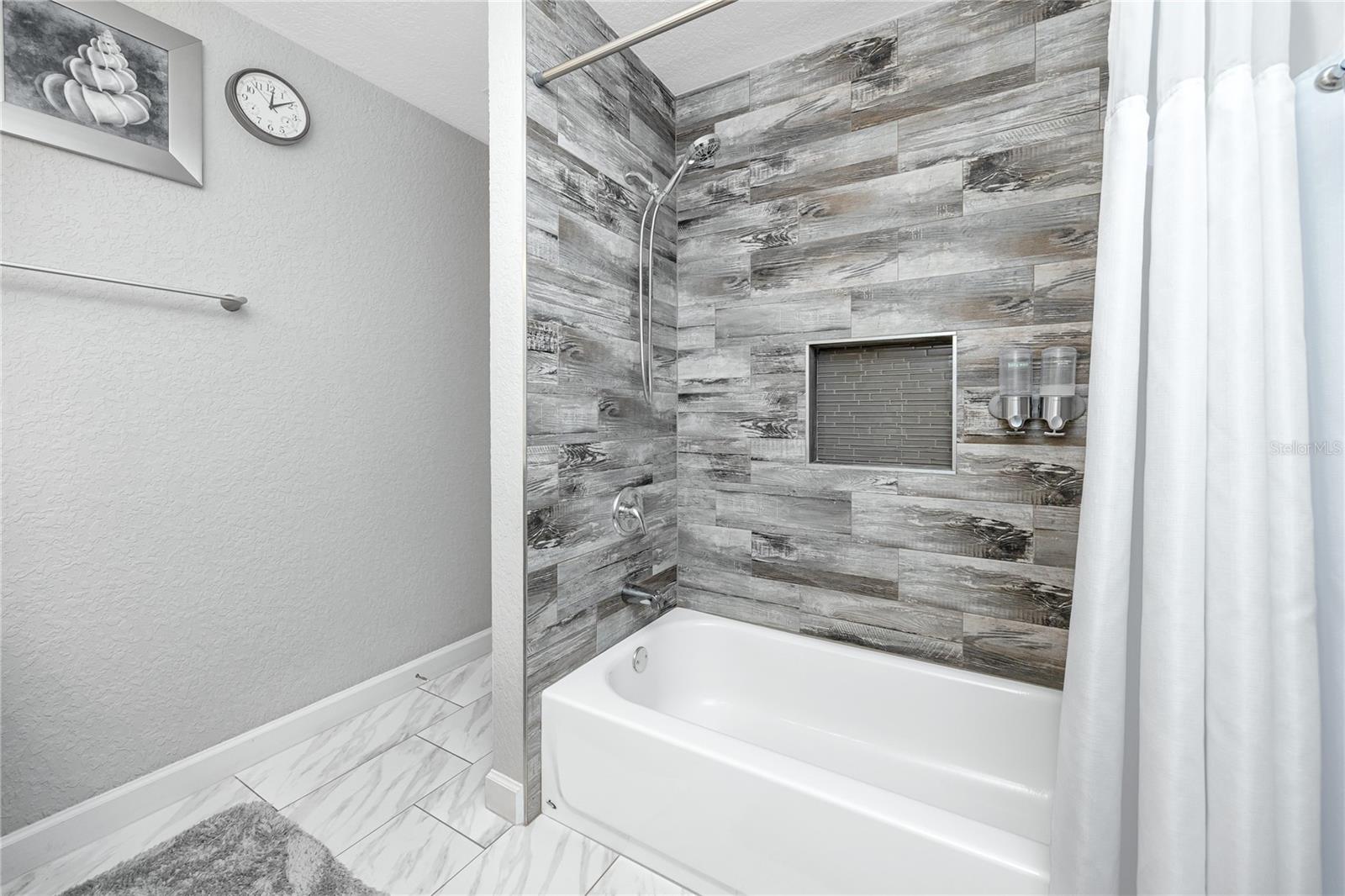 MONTCLAIR LAKE ESTATES - Residential