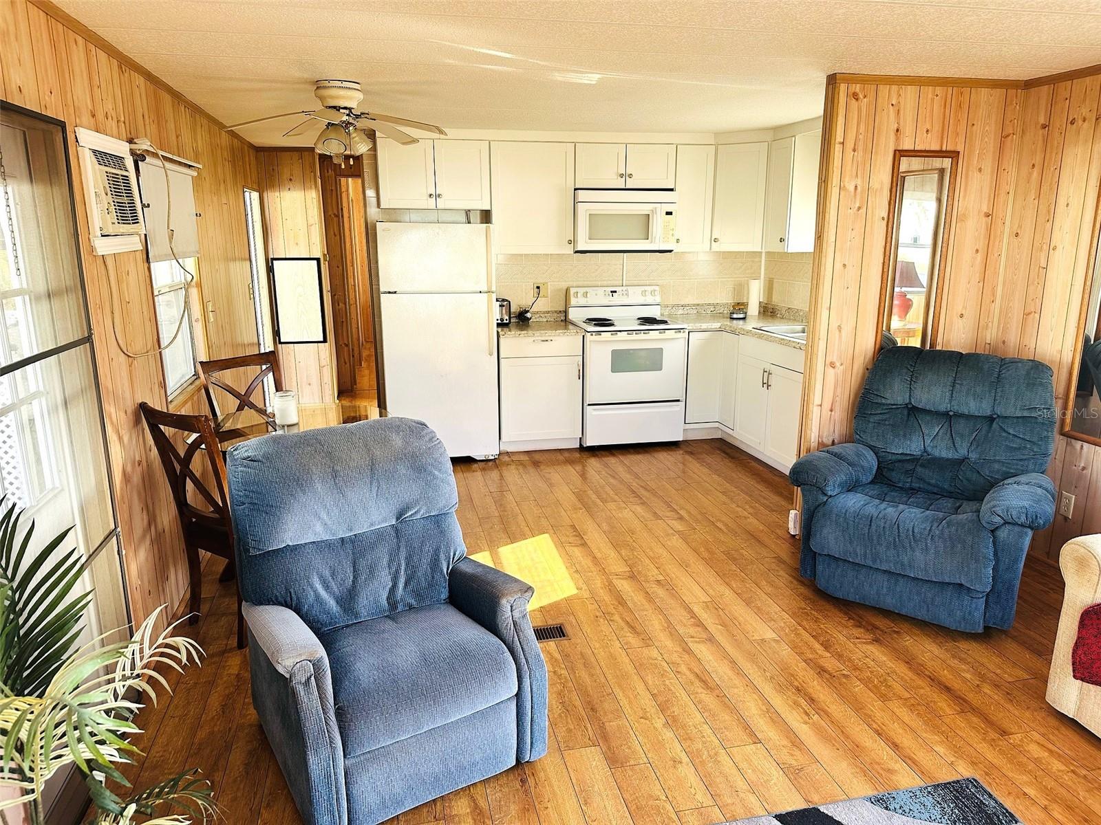 8300 SEMINOLE BOULEVARD 318