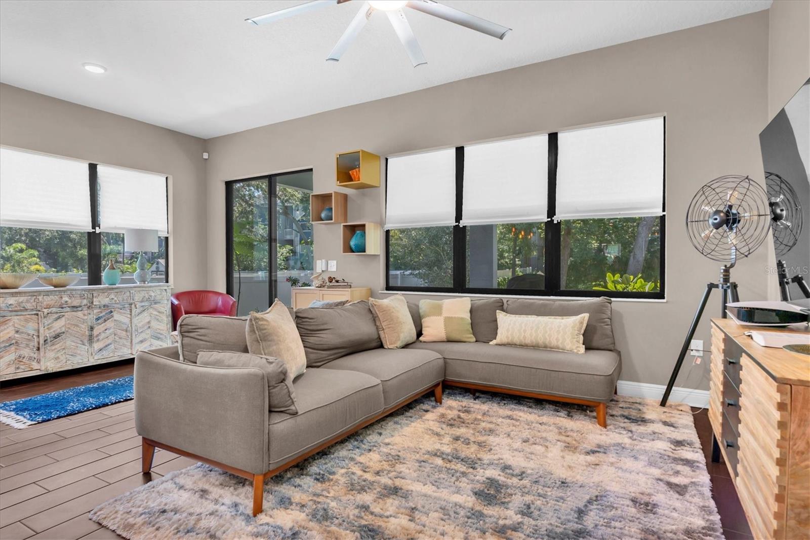 2516 W CURTIS STREET