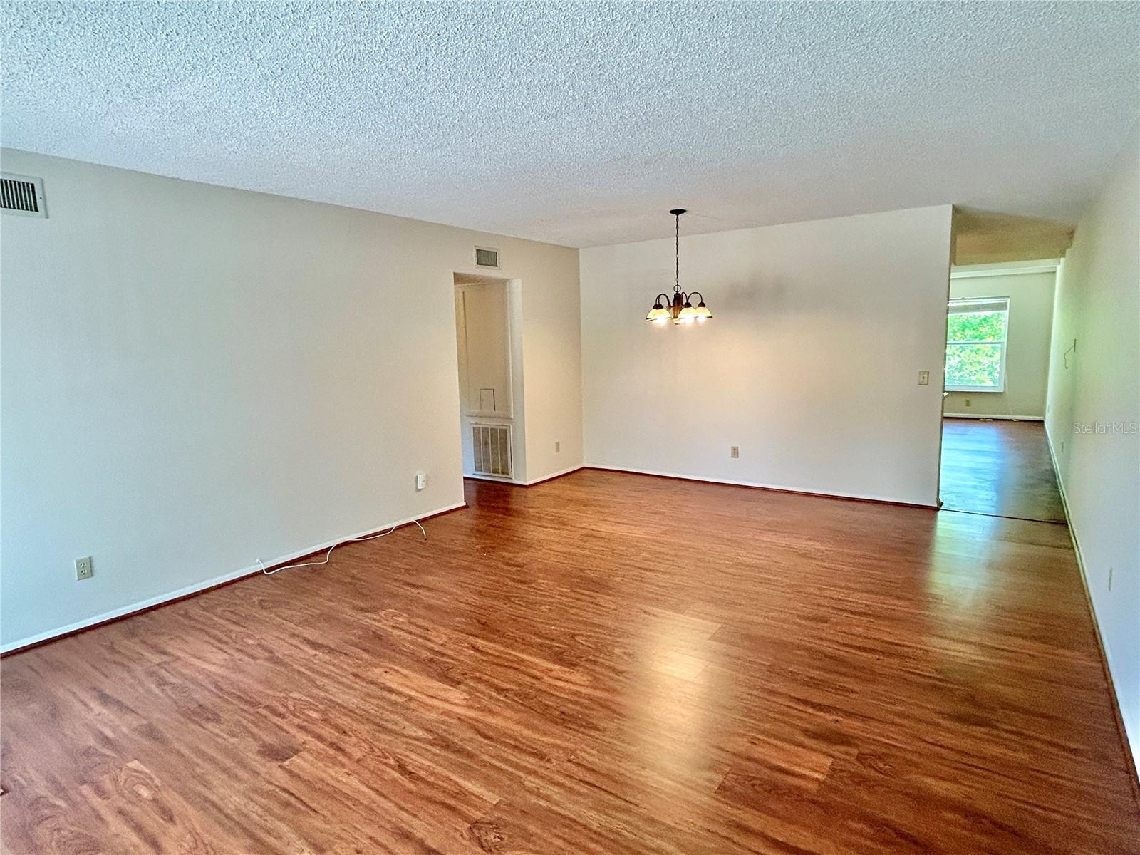 2263 AMERICUS BOULEVARD E 25