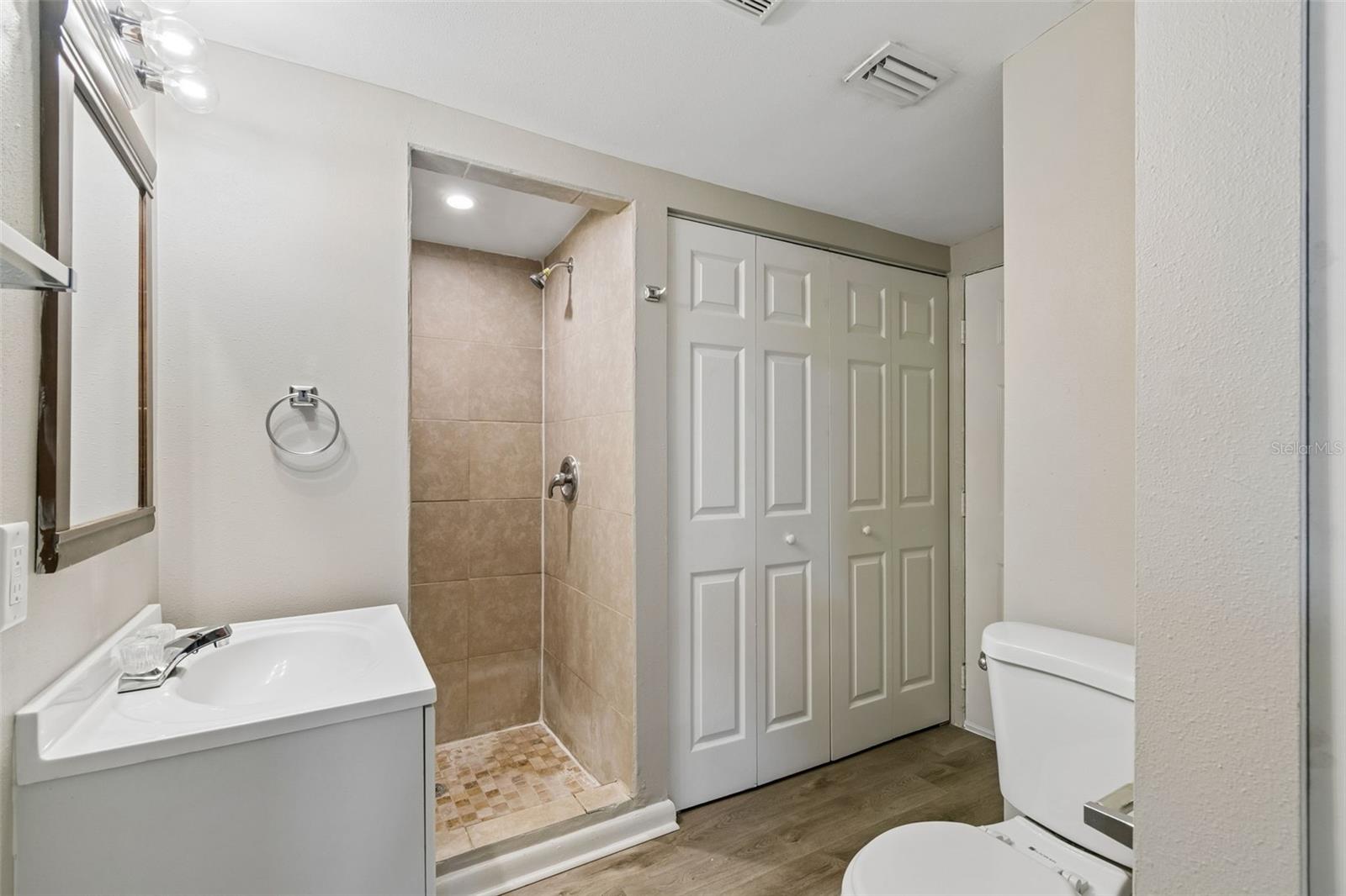 CRESTRIDGE 5TH ADD - Residential