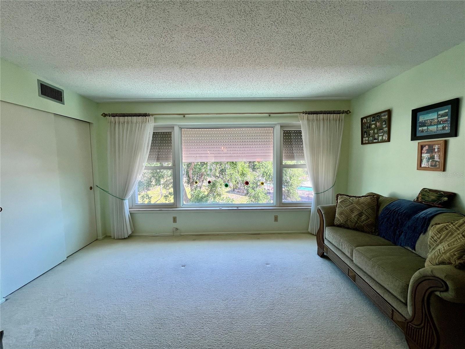 ON TOP OF THE WORLD - Residential