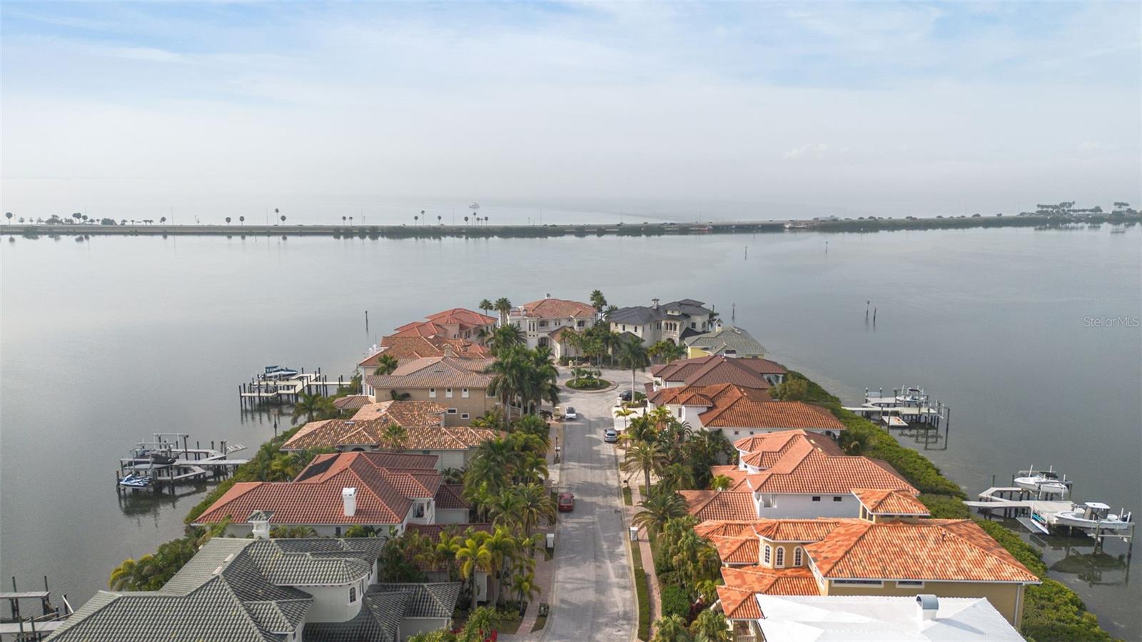 THE RESERVE OF OLD TAMPA BAY - Residential