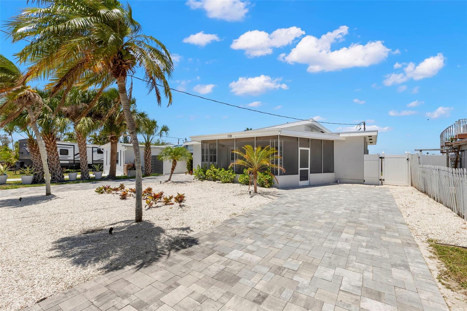 708 SUNSET COVE