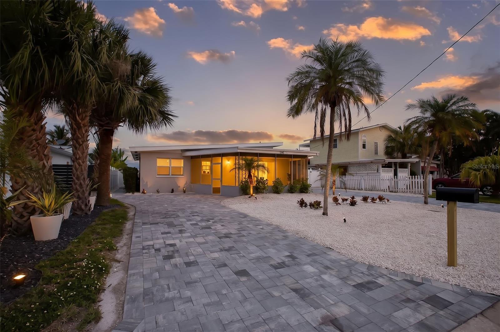 708 SUNSET COVE