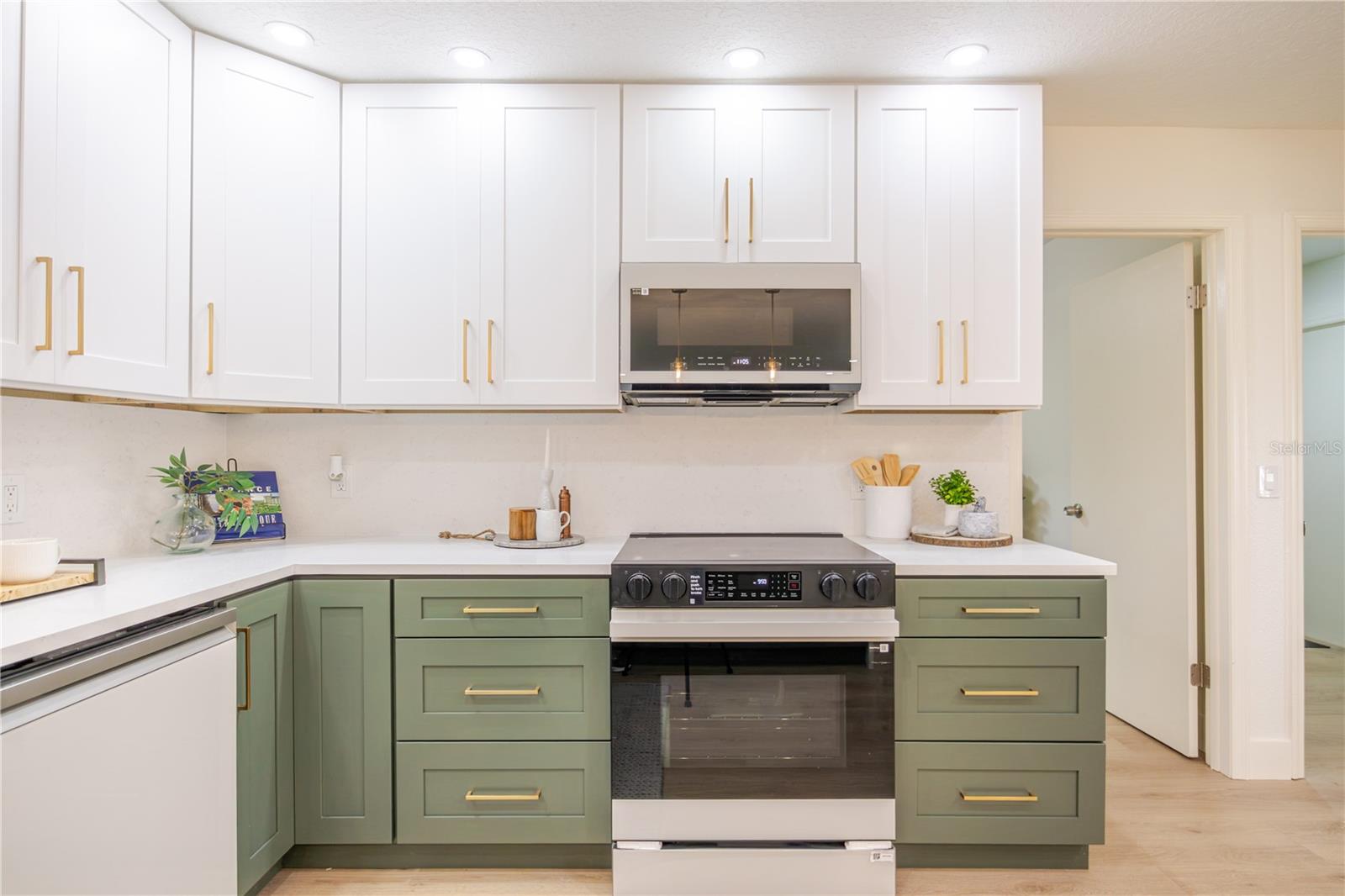 COLLEGE HILL WOODS - Residential