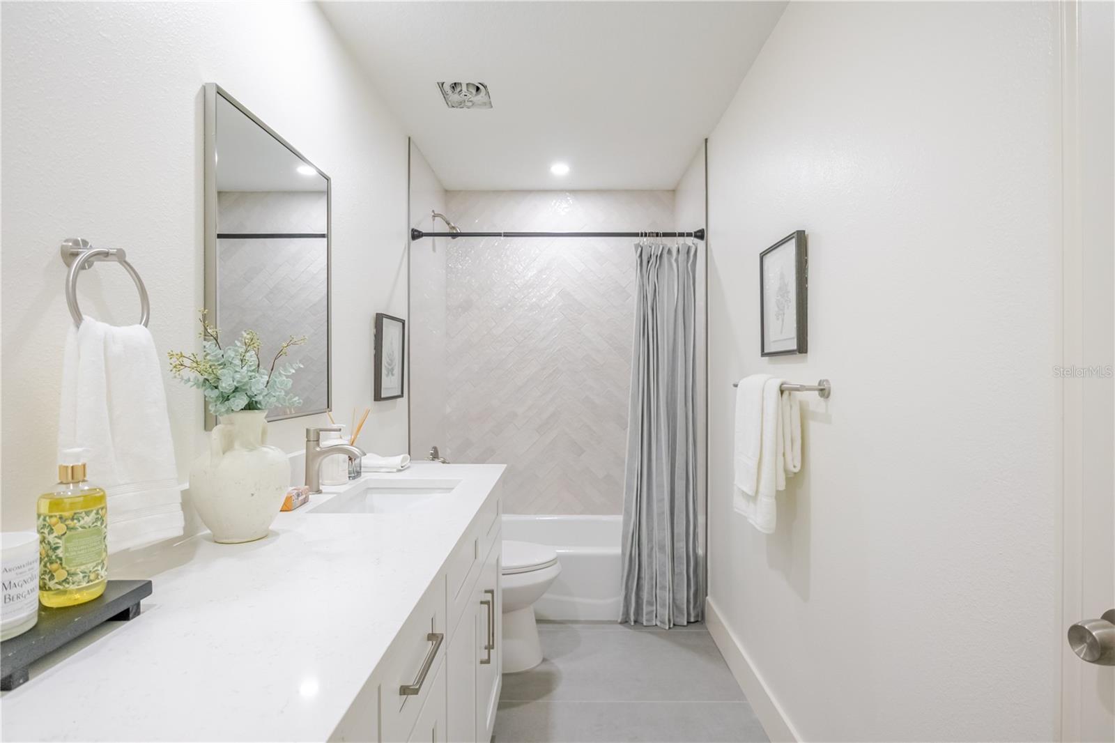 COLLEGE HILL WOODS - Residential