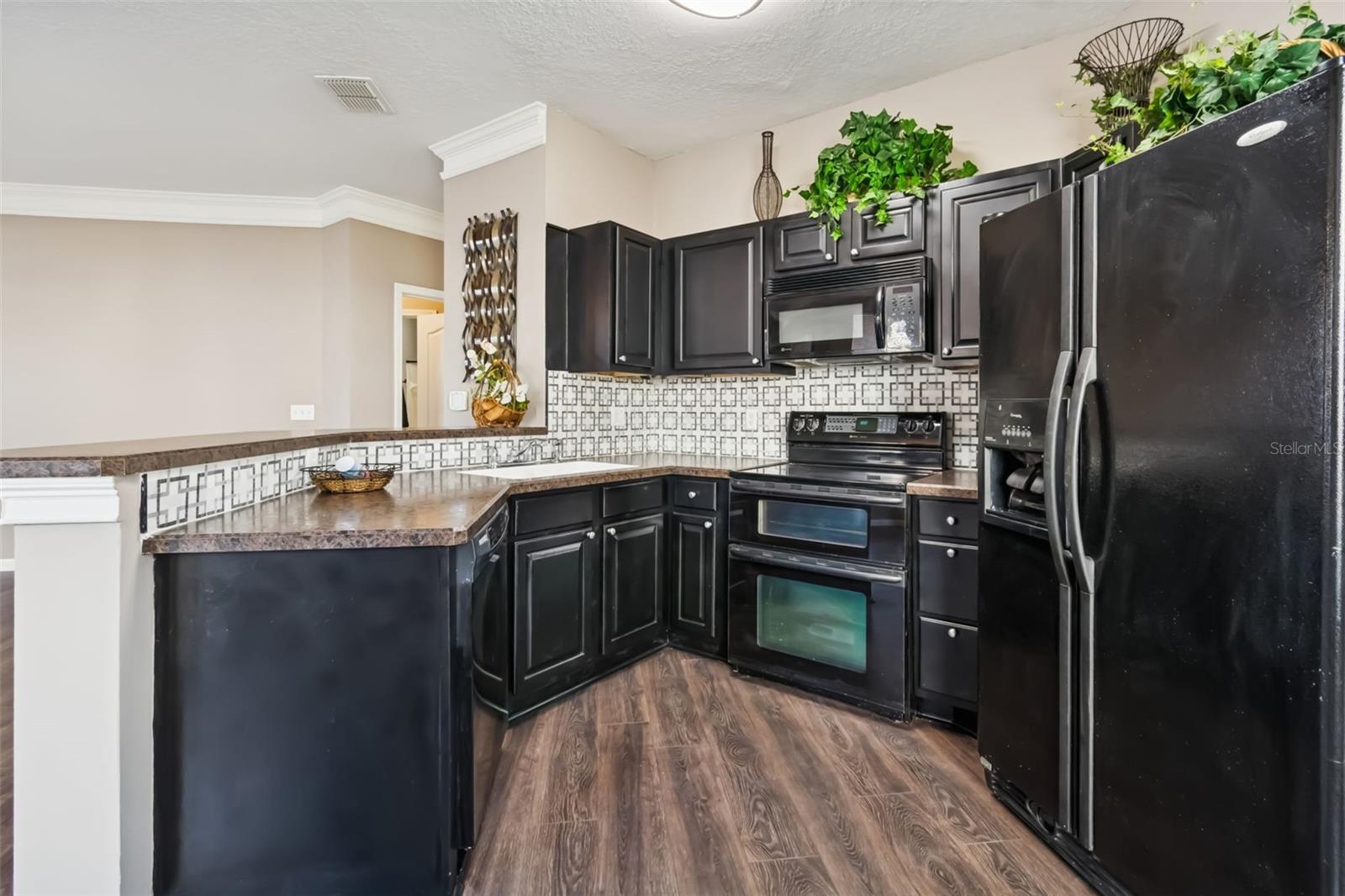 THE VILLAS CONDO - Residential