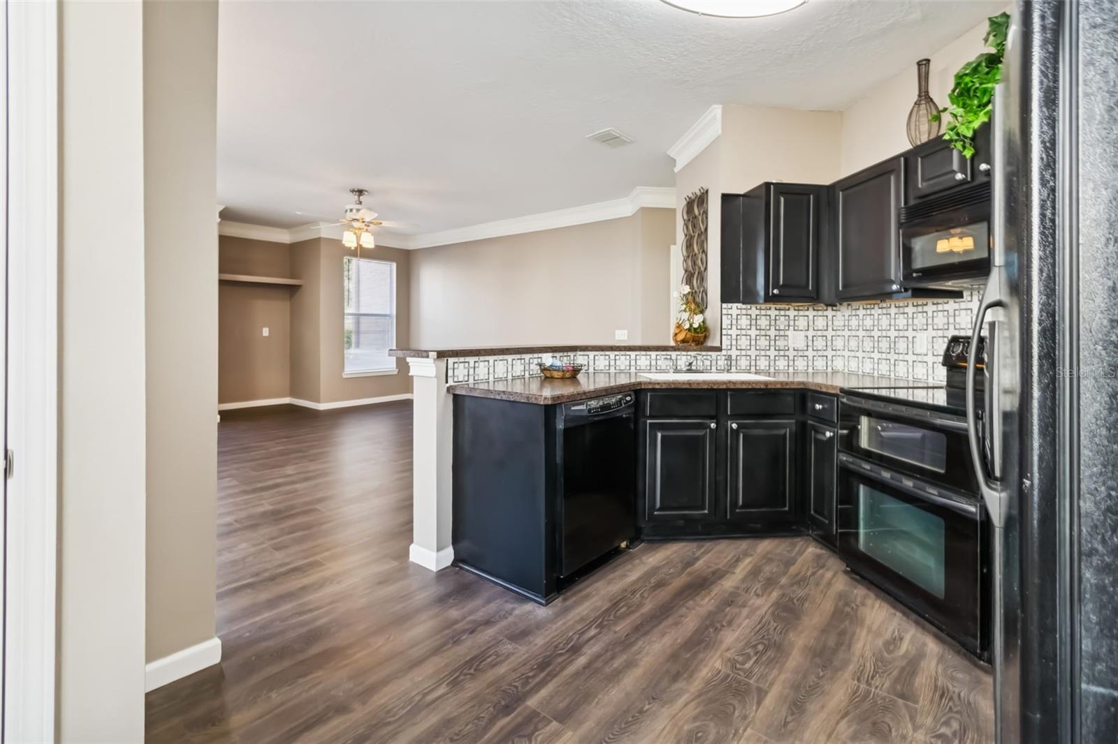 THE VILLAS CONDO - Residential