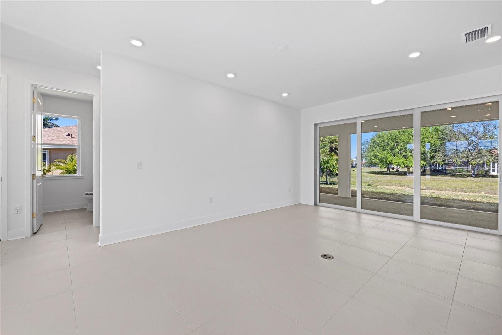 7338 N FICUS TREE
