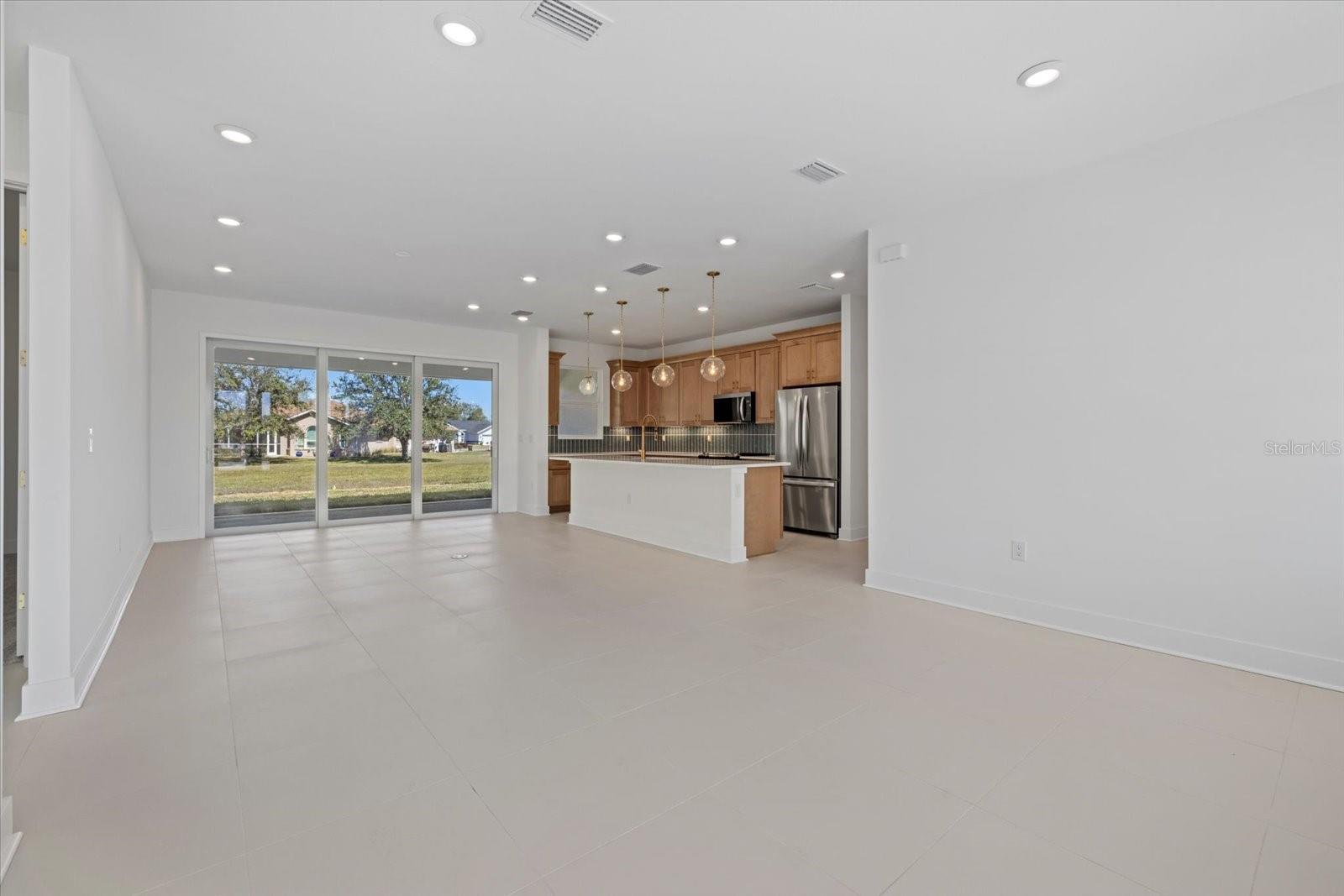 7338 N FICUS TREE