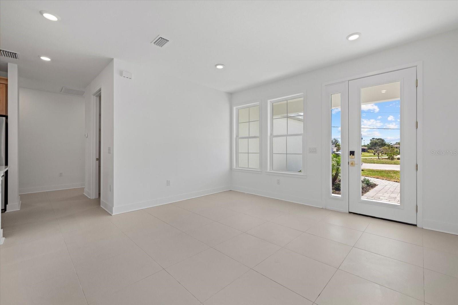 7338 N FICUS TREE