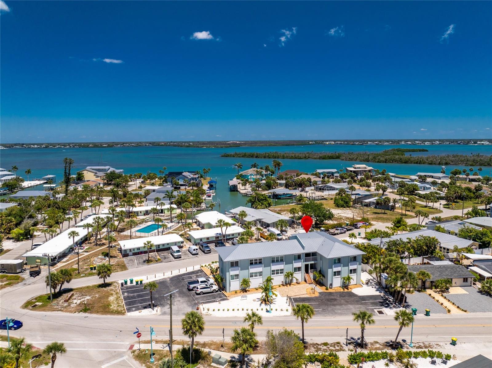 HOLIDAY CONDO - Residential