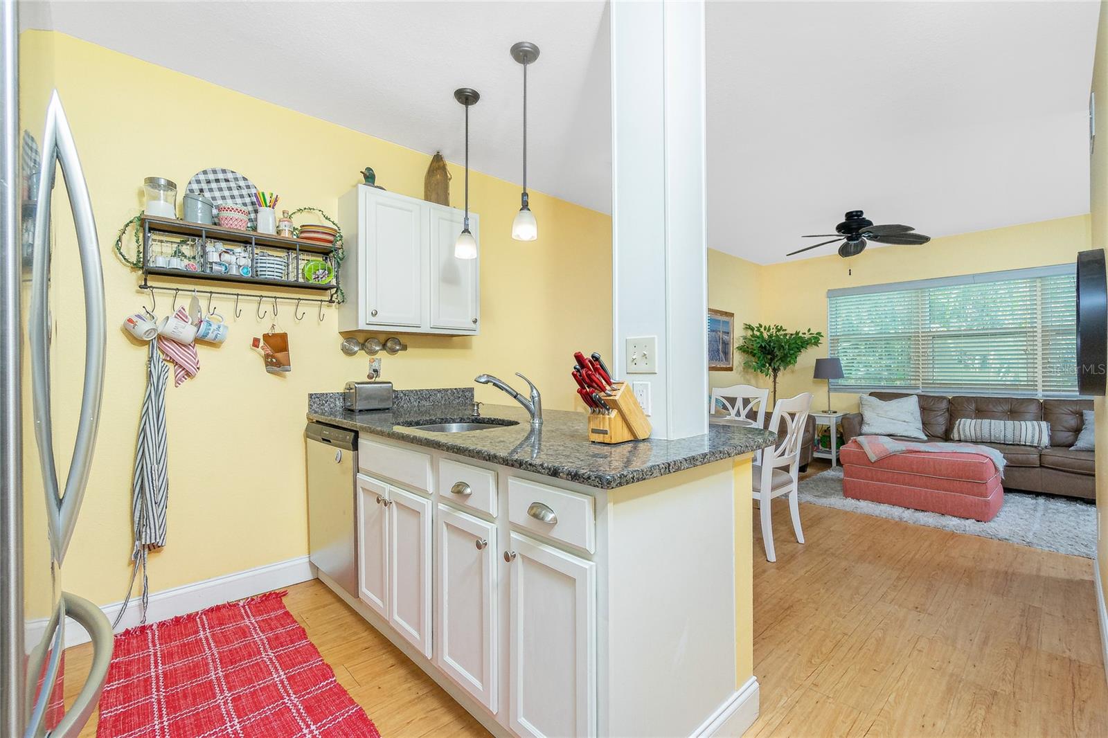 HOLIDAY CONDO - Residential