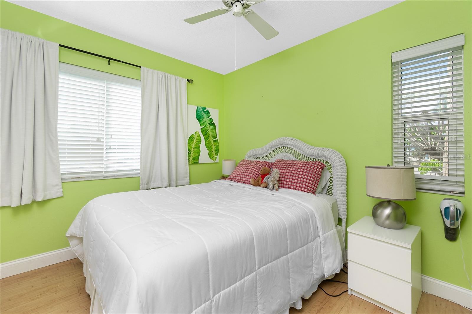 HOLIDAY CONDO - Residential