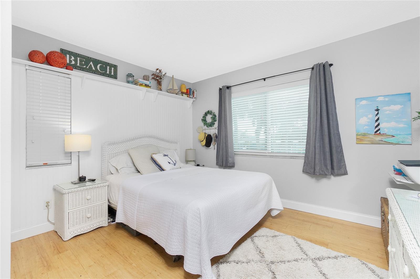 HOLIDAY CONDO - Residential