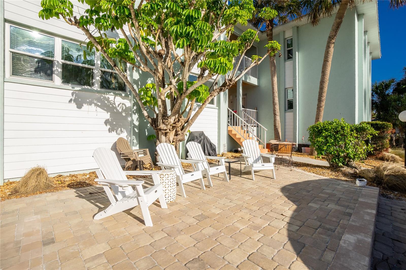 HOLIDAY CONDO - Residential