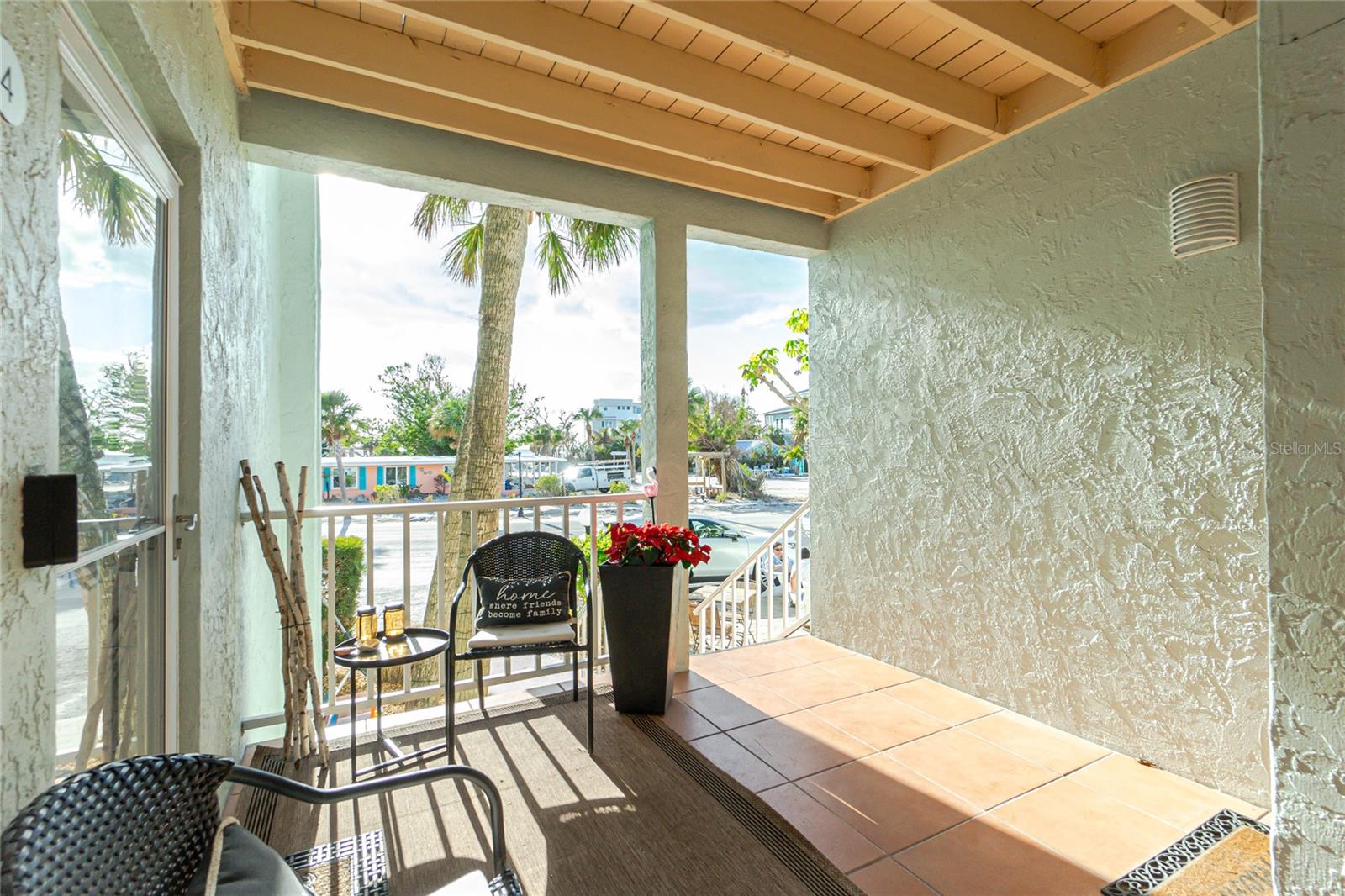 HOLIDAY CONDO - Residential