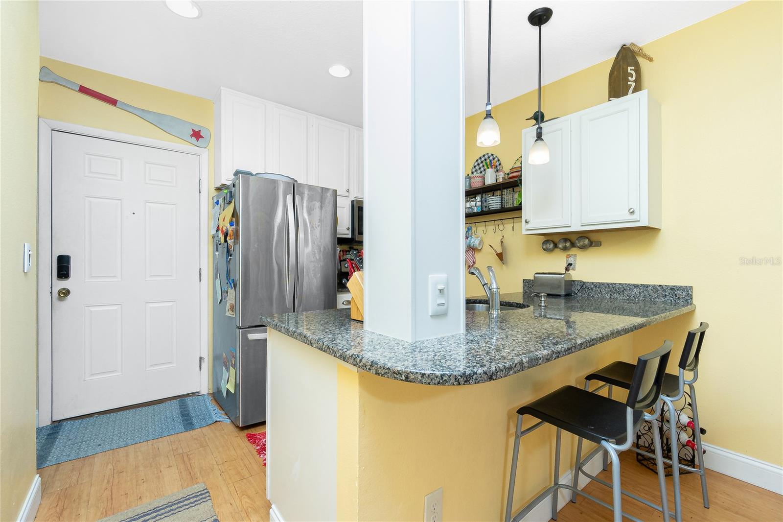 HOLIDAY CONDO - Residential