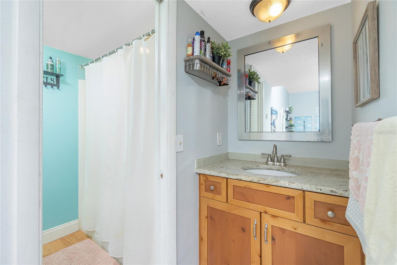 HOLIDAY CONDO - Residential