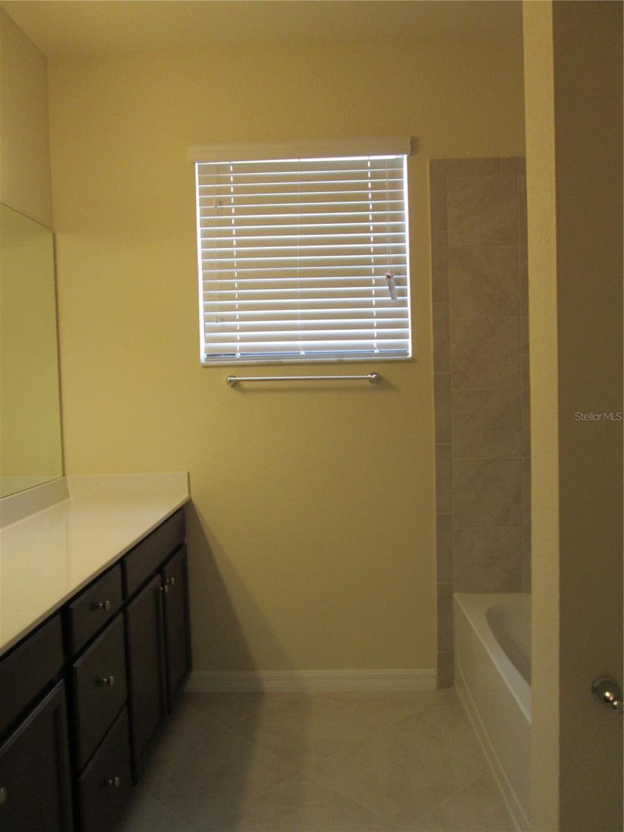 GRAN PARADISO, TWNHMS 1A - Residential Lease