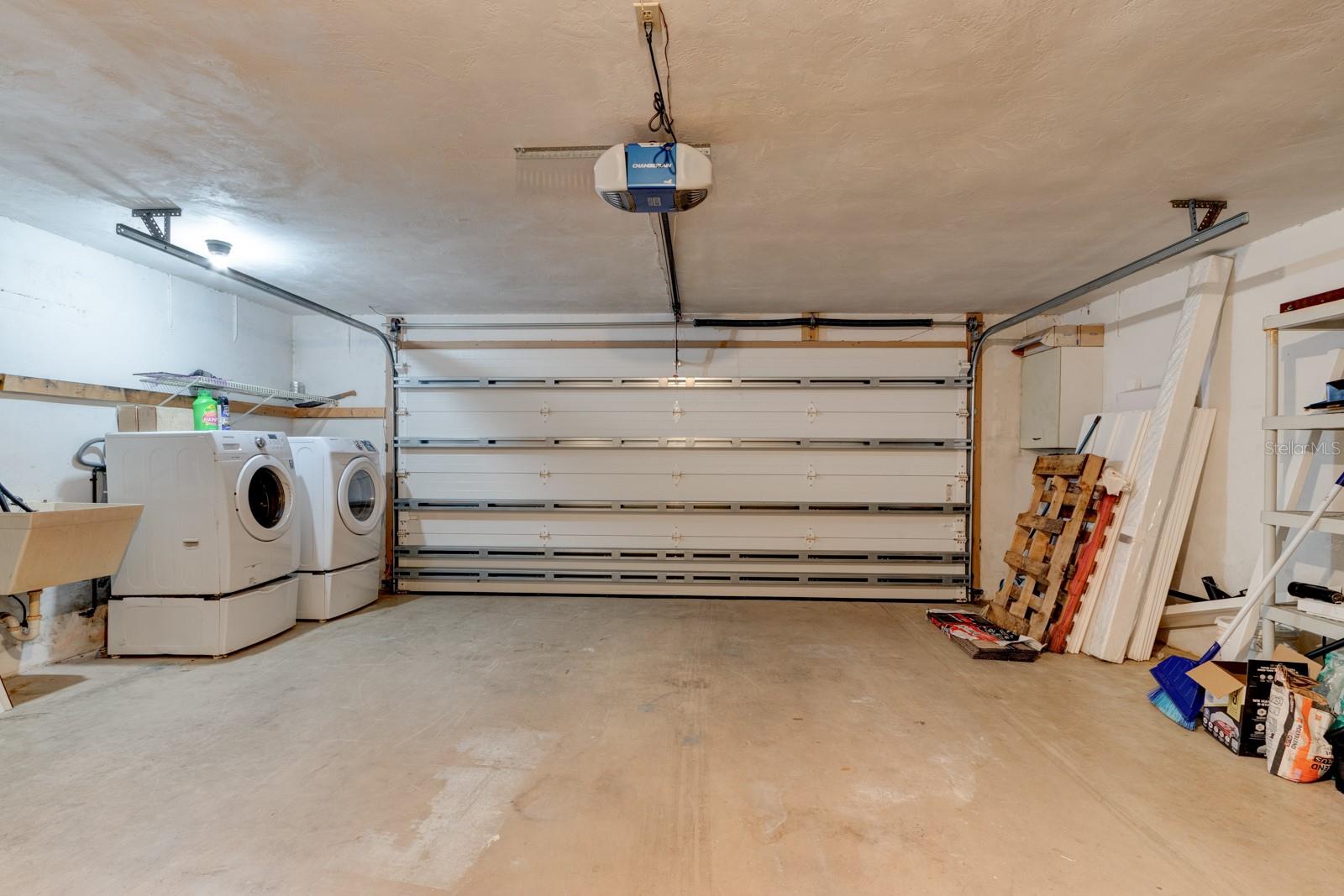 MAURA TERRACE - Residential