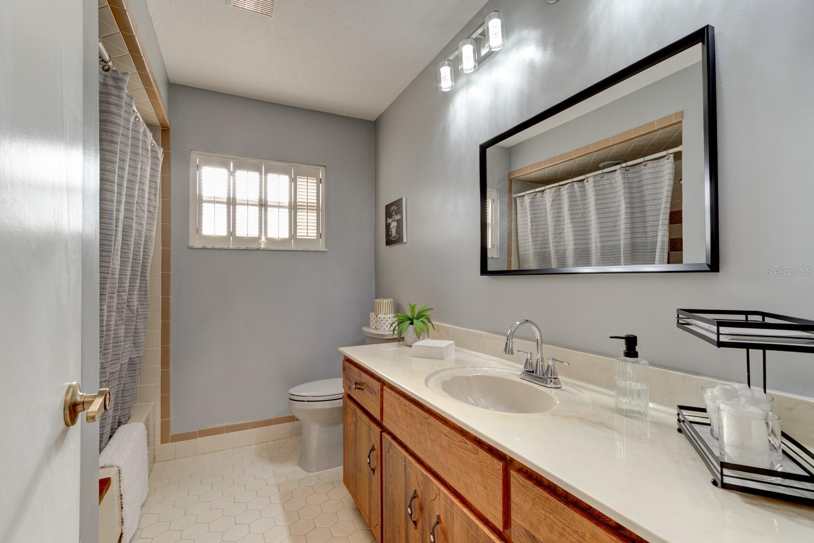 MAURA TERRACE - Residential